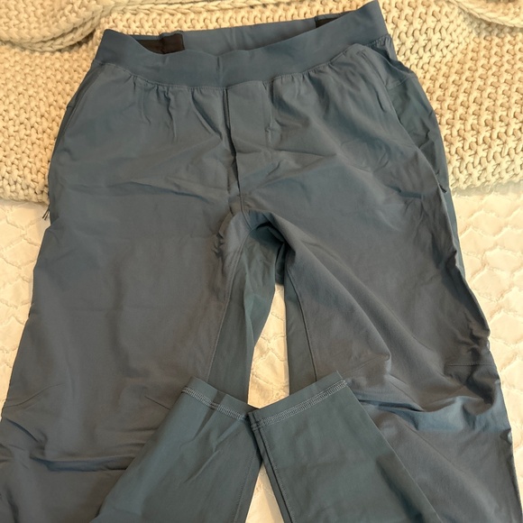 Lululemon joggers - Picture 1 of 4